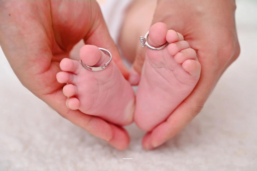 广州借卵试管代怀包男孩宝宝多大会认人